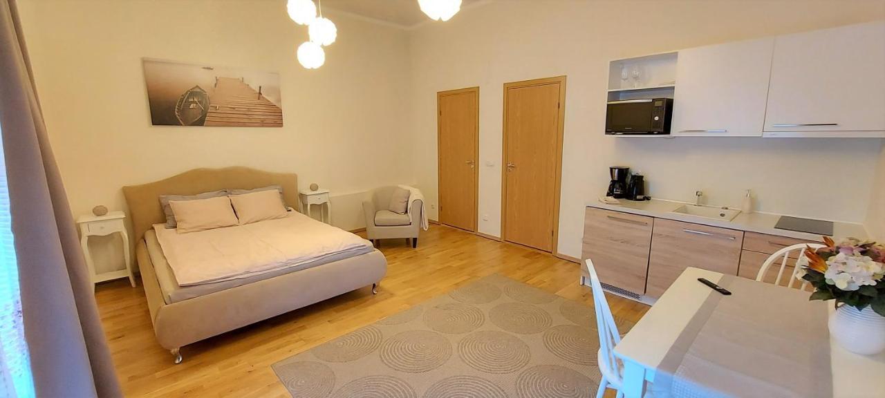 Kuninga 24/2 Old Town Apartments Пярну Екстериор снимка